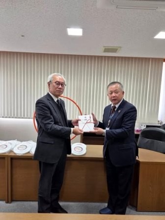 福井銀行教育福祉財団様より障がい者スポーツの用品を贈呈して頂きました1