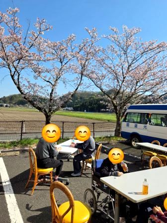 ライトワークセンターでお花見を行いました1