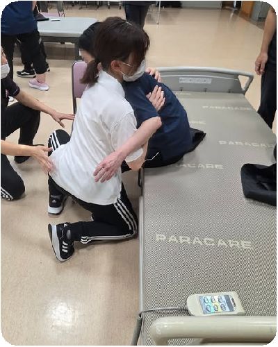 職員を対象とした介護技術研修を行いました3