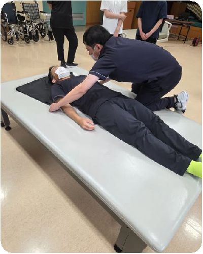 職員を対象とした介護技術研修を行いました5