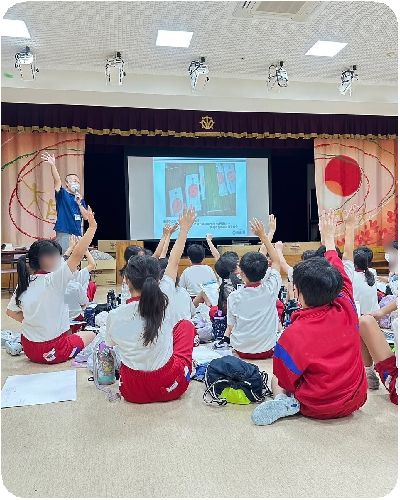 小学校4年生の施設訪問・交流会1
